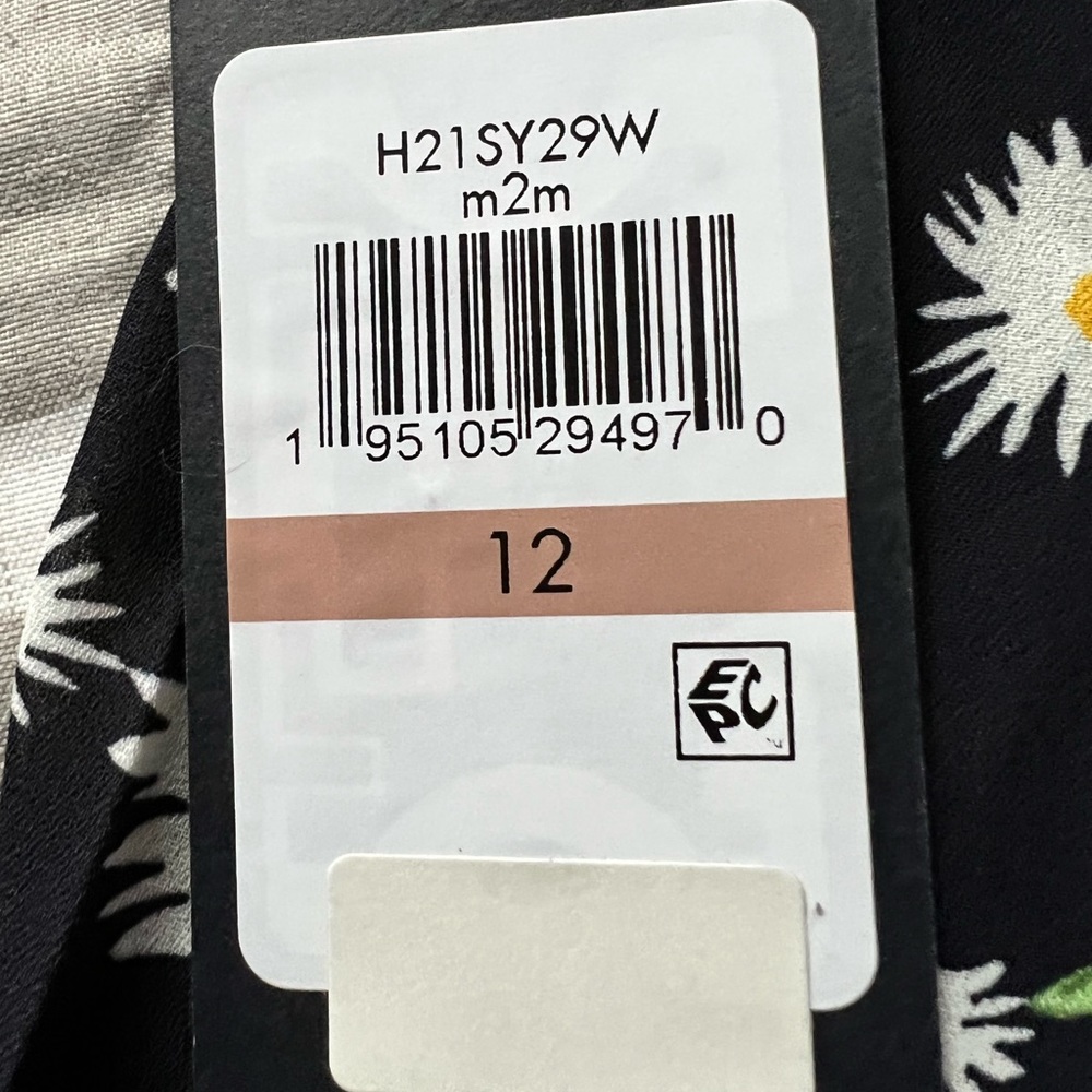 Tommy Hilfiger pleated skirt - Picture 3 of 4